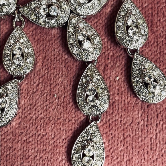 Cleopatra like rhodium plated crystal necklace and earring set- brand new - Picture 5 of 10